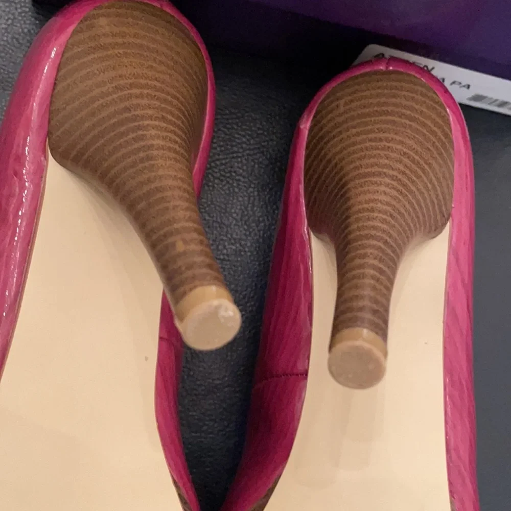 Beautiful Madden girl Steve Madden magenta pumps -slightly used, have box (mlb)